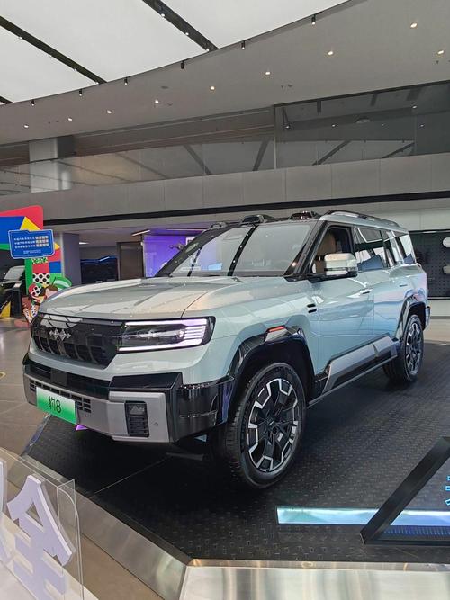 成都308比亚迪方程豹硬派越野的爆款，英菲尼迪35周年与你共成长